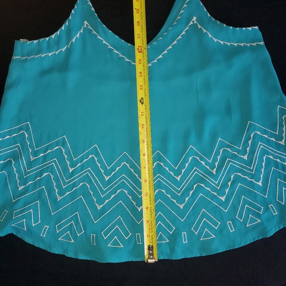 EM Women's Embroidered Tank Top sz L - Picture 9 of 9